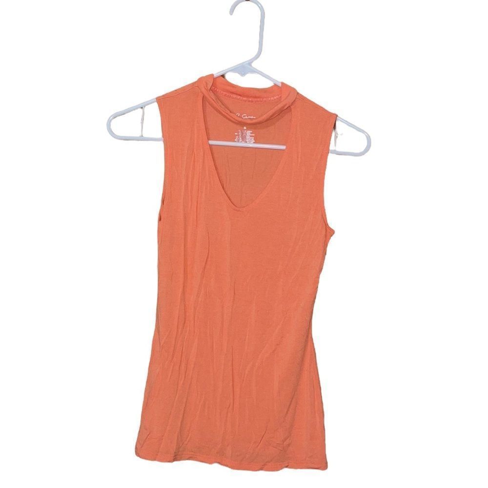 •CITY STREETS• strap neck key hole front orange tank top. Size XS